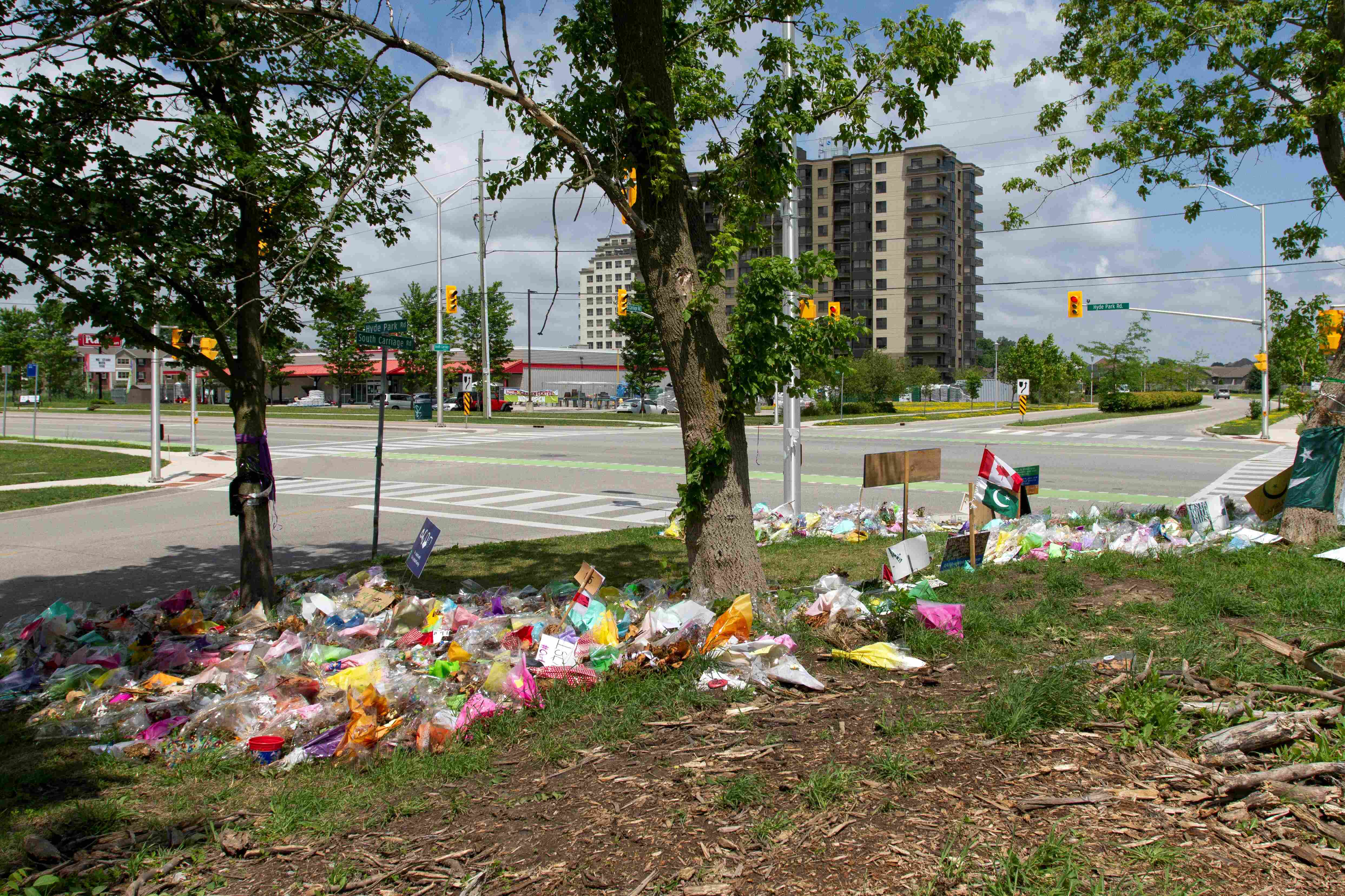 A photo of the community memorial on Hyde Park Road