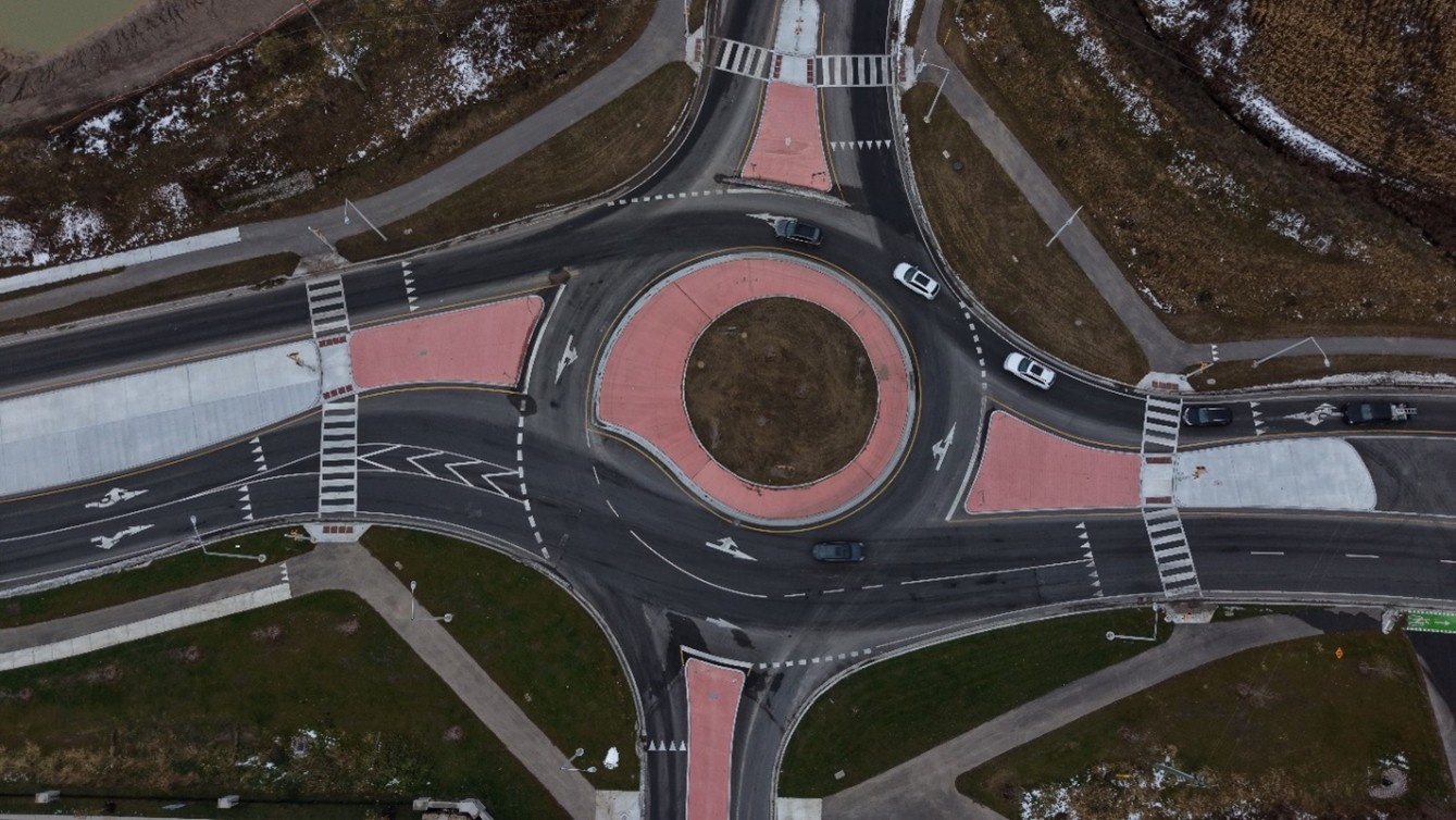 Bird’s-eye view of the Oxford Street and Gideon Drive roundabout, which sees roughly 15,500–18,500 vehicles on Oxford Street West each day and about 2,500 on this section of Gideon Drive.